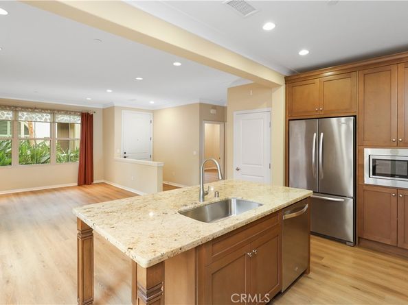 220 Kempton, Irvine CA 92620