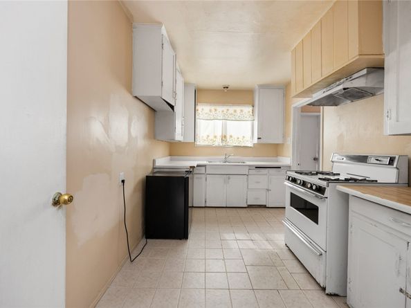 105 E Pomona Street, Santa Ana CA 92707