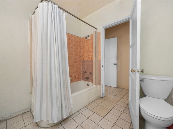 105 E Pomona Street, Santa Ana CA 92707