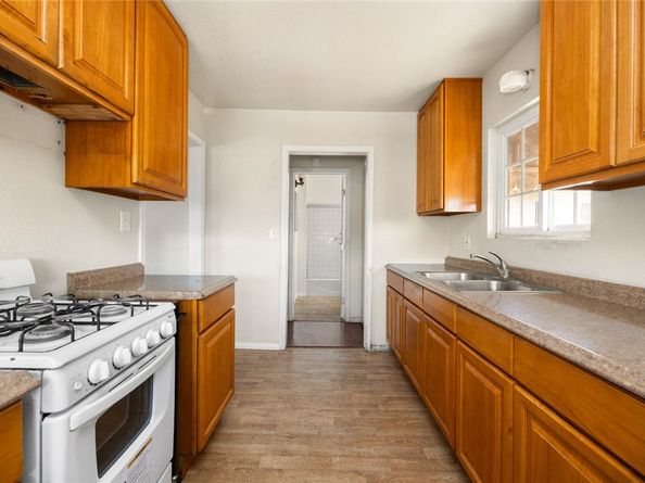 105 E Pomona Street, Santa Ana CA 92707