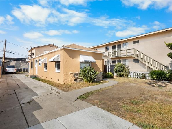 105 E Pomona Street, Santa Ana CA 92707