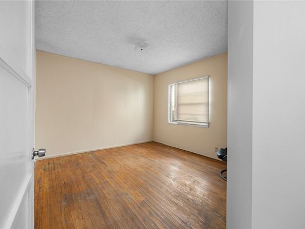 105 E Pomona Street, Santa Ana CA 92707