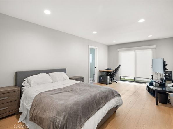 307 18th Street, Huntington Beach CA 92648