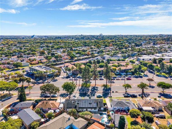 5025 E Los Coyotes Diagonal, Long Beach CA 90815