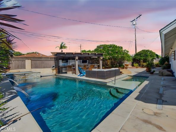5025 E Los Coyotes Diagonal, Long Beach CA 90815