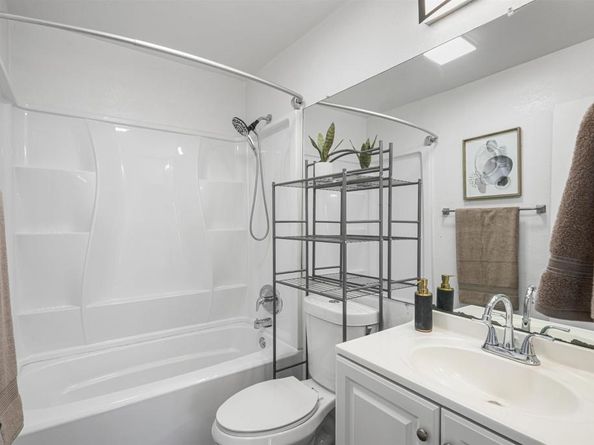 231 Riverview Way, Oceanside CA 92057
