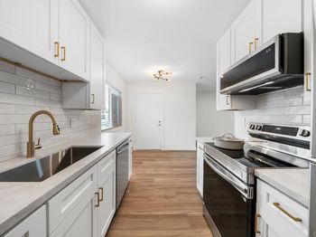 3825 Van Dyke Ave Apt 3