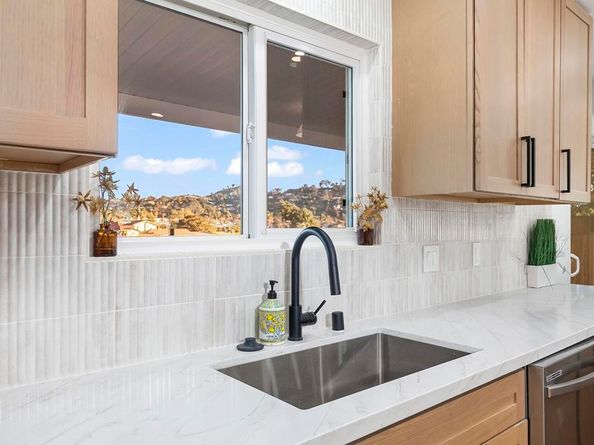 5995 Broadmoor Dr, La Mesa CA 91942
