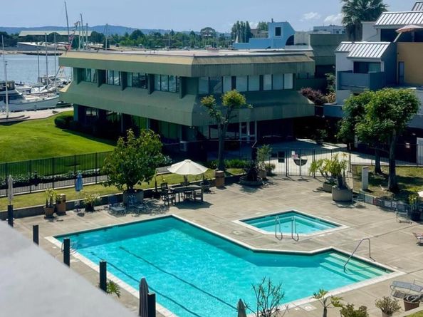 1 Embarcadero W 355, Oakland CA 94607