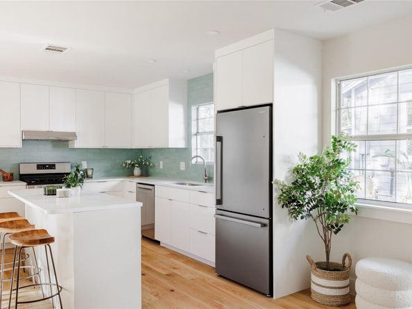 827 Gullett ST, Austin TX 78702