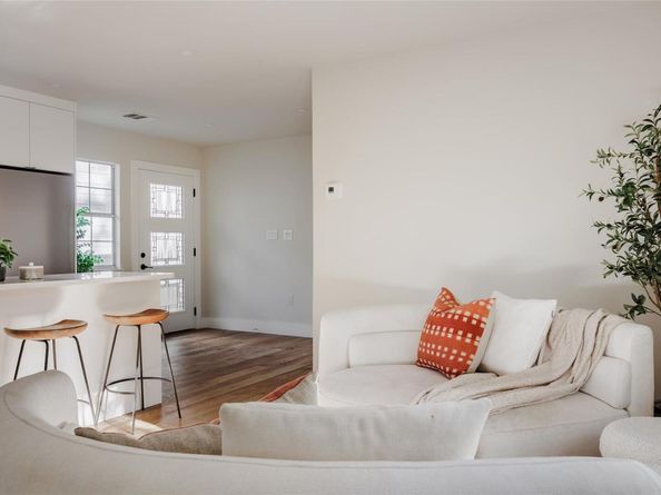 827 Gullett ST, Austin TX 78702