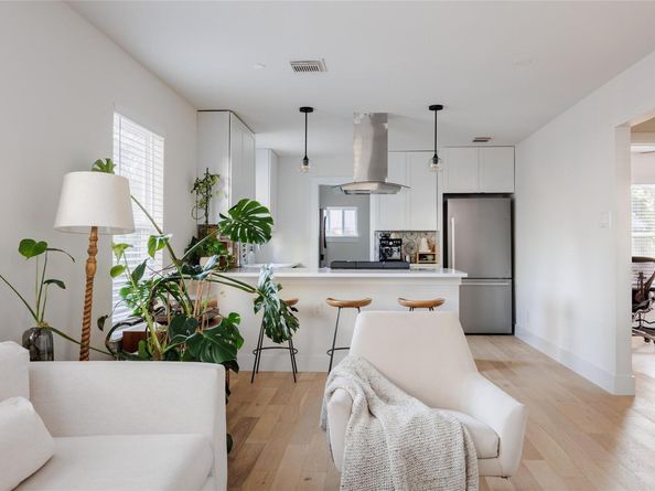 827 Gullett ST, Austin TX 78702