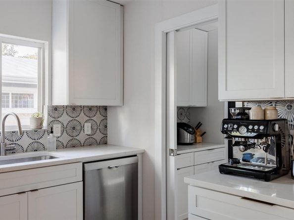 827 Gullett ST, Austin TX 78702