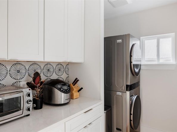 827 Gullett ST, Austin TX 78702