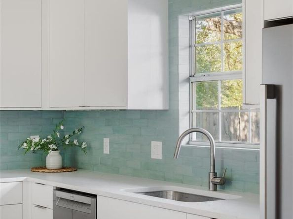 827 Gullett ST, Austin TX 78702