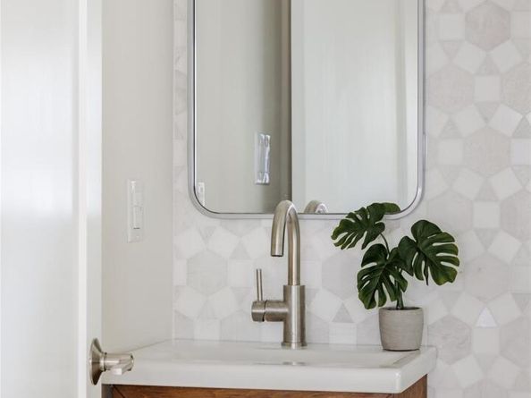 827 Gullett ST, Austin TX 78702