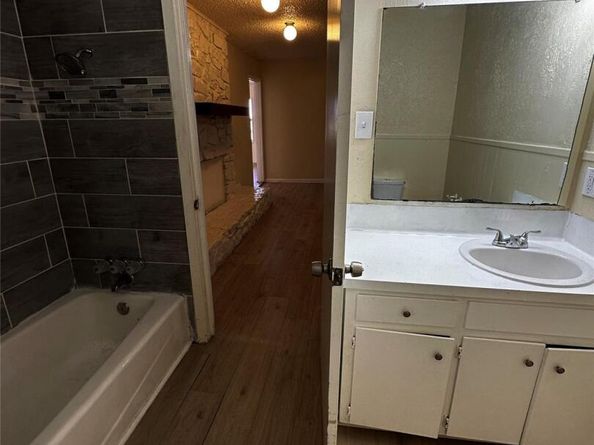 6802 Hanover LN, Austin TX 78723