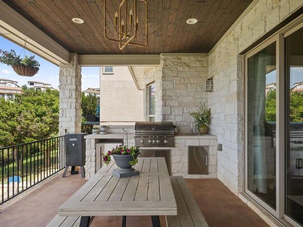 205 Woodlands CT, Lakeway TX 78738