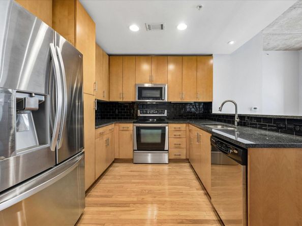 360 Nueces ST 2005, Austin TX 78701