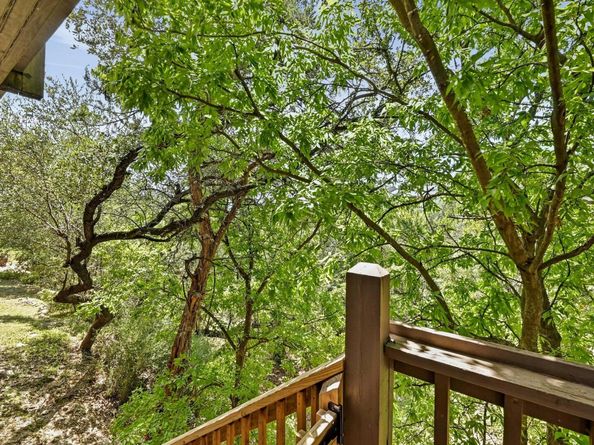 211 Comanche LN, Lago Vista TX 78645