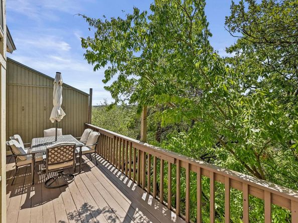 211 Comanche LN, Lago Vista TX 78645