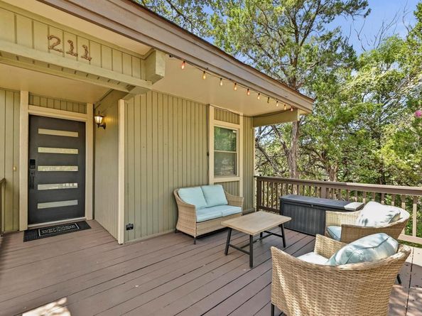 211 Comanche LN, Lago Vista TX 78645