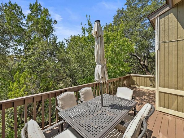 211 Comanche LN, Lago Vista TX 78645