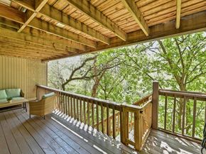 211 Comanche LN, Lago Vista TX 78645