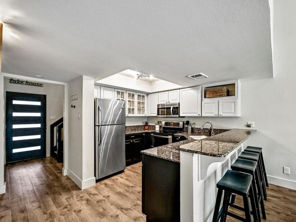 211 Comanche LN, Lago Vista TX 78645