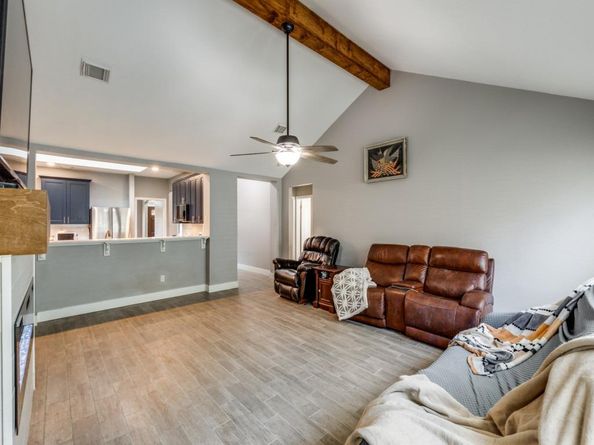 1902 Overland DR, Leander TX 78641