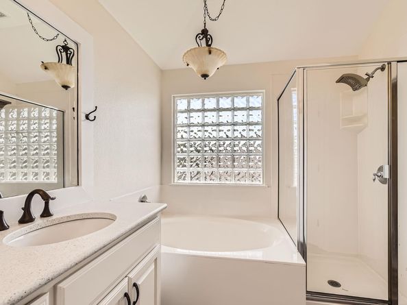 65 White Magnolia CIR, Lakeway TX 78734