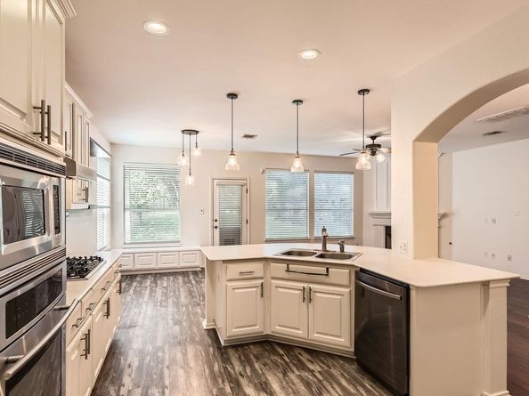 65 White Magnolia CIR, Lakeway TX 78734
