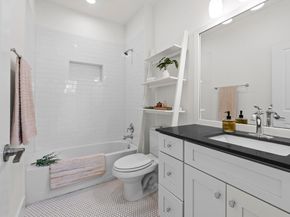 1112 Linden ST B, Austin TX 78702