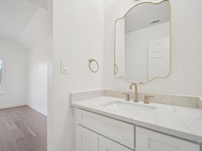 10 Lost Meadow TRL, The Hills TX 78738