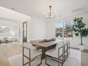 10 Lost Meadow TRL, The Hills TX 78738