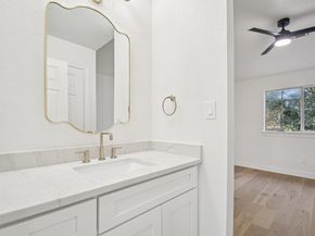 10 Lost Meadow TRL, The Hills TX 78738