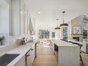 10 Lost Meadow TRL, The Hills TX 78738