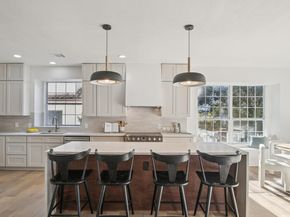 10 Lost Meadow TRL, The Hills TX 78738