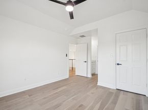 10 Lost Meadow TRL, The Hills TX 78738