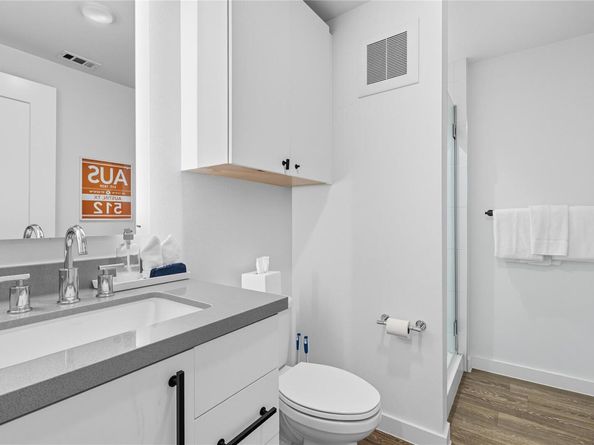49 Navasota ST 205, Austin TX 78702