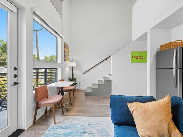 49 Navasota ST 205, Austin TX 78702