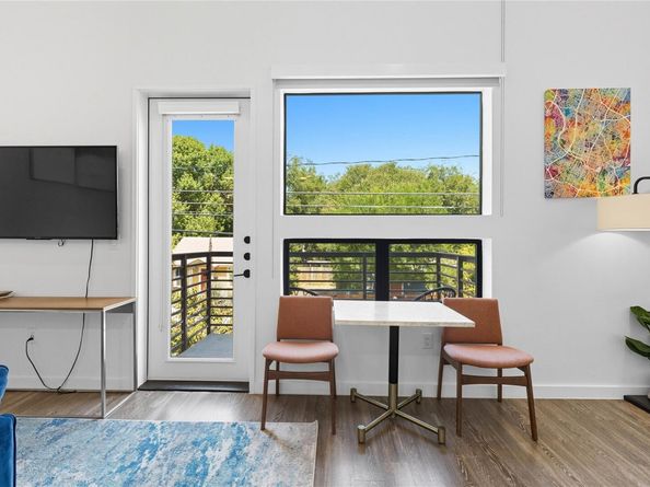 49 Navasota ST 205, Austin TX 78702