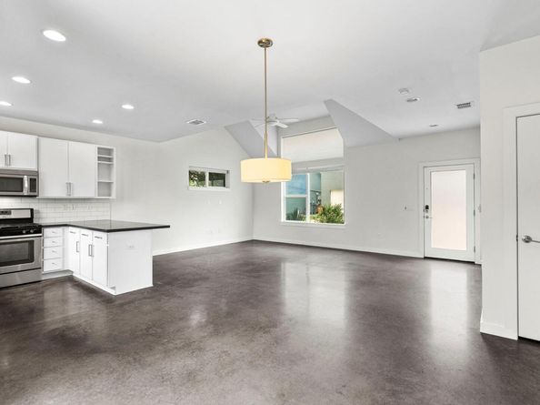 301 W Stassney LN 3, Austin TX 78745
