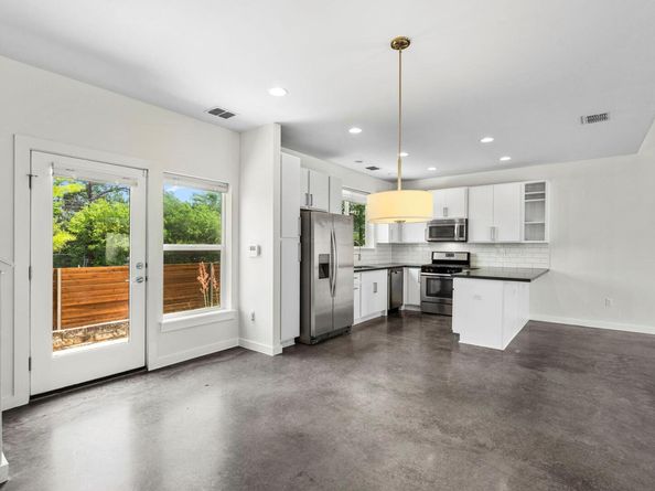 301 W Stassney LN 3, Austin TX 78745