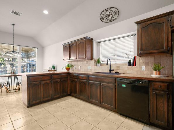 1206 Brophy DR, Pflugerville TX 78660
