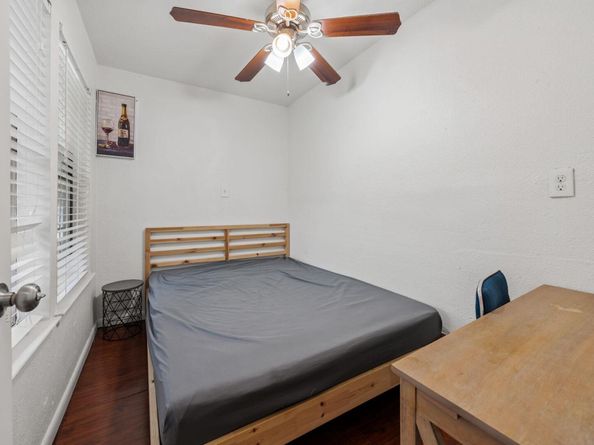 1010 W 23rd ST 16, Austin TX 78705