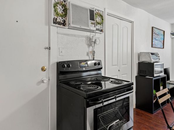 1010 W 23rd ST 16, Austin TX 78705