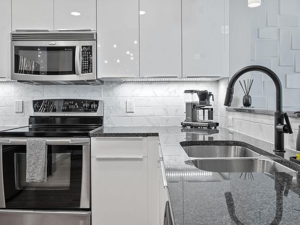 360 Nueces ST 1007, Austin TX 78701