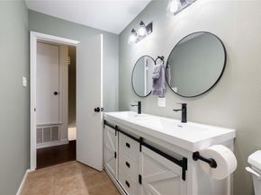 1703 Waterloo TRL B, Austin TX 78704