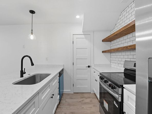 2124 Burton DR 133, Austin TX 78741
